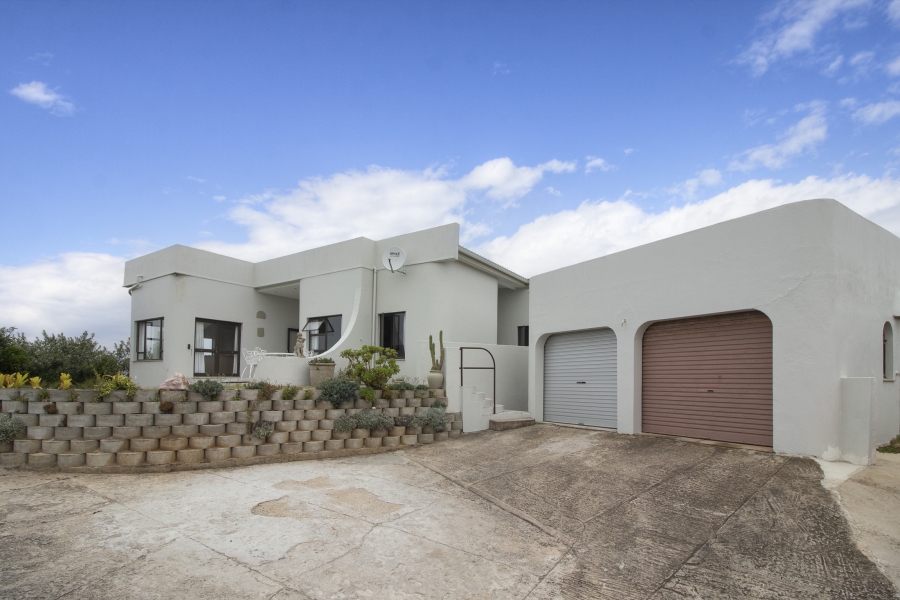 6 Bedroom Property for Sale in West Beach Eastern Cape